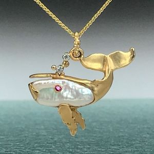 14k gold Humpback whale pendant